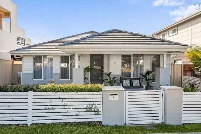 Stunning Single-Level Residence in Shell Cove Marina Precinct