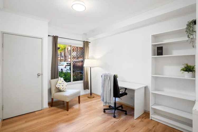 2 rooms apartment of 318 m² in Adelaide