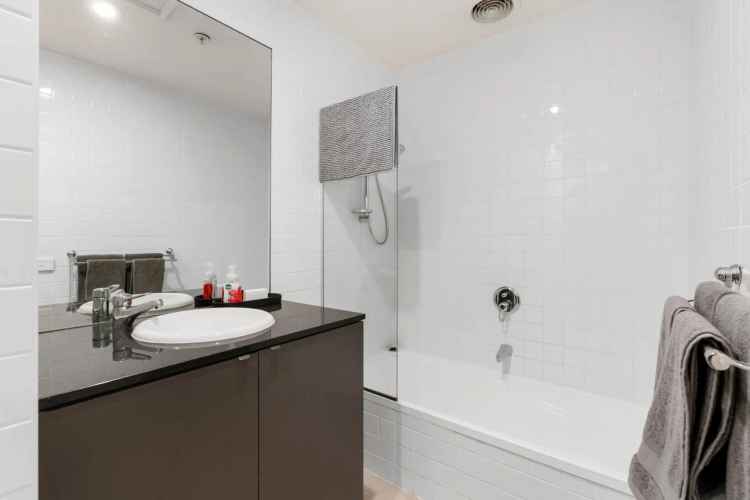 3 rooms apartment of 205 m² in Melbourne