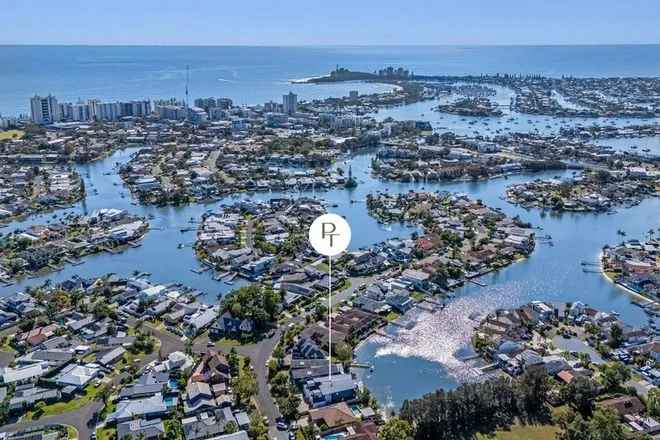 Ocean Access, Renovated Apartment in Mooloolaba Central