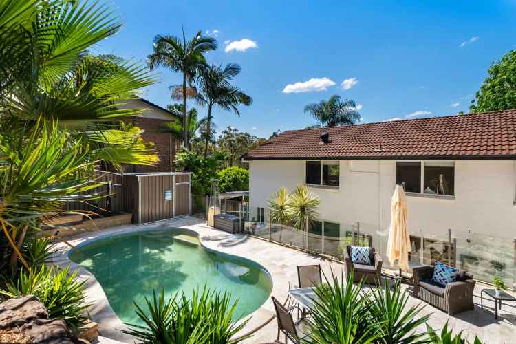 Contemporary Family Home with Swimming Pool and Cabana