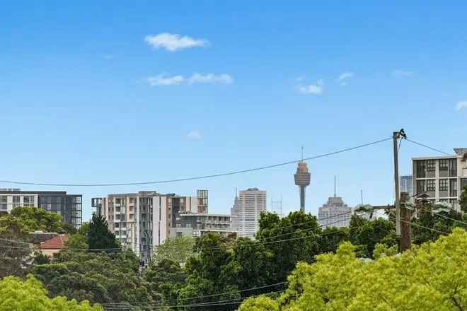 Stylish Top Floor Apartment with Lofty District Views and Bespoke Renovation