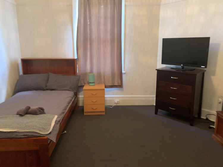 Fully Furnished 4 Bedroom House Close to Goulburn CBD