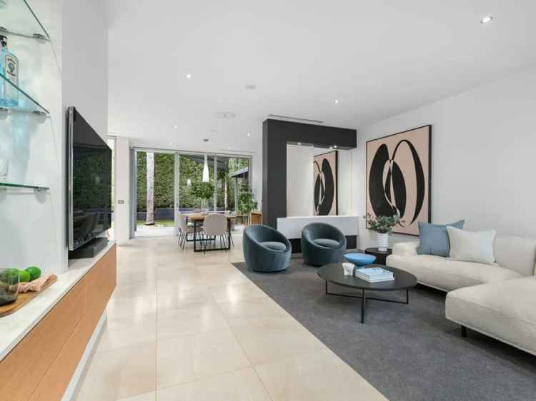 Modern Luxury In Prestigious Location