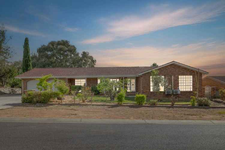 Updated 4 Bedroom Home in North Lyneham