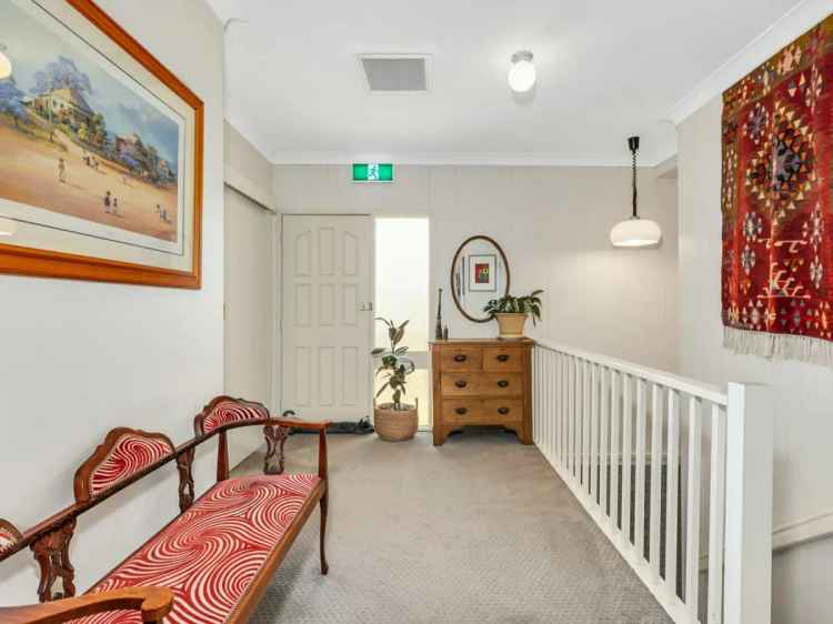 Jindabyne 4 Bedroom Home with Two approved Flats