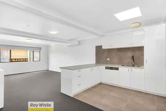 Beautifully Renovated Unit in Trendy Chirn Park