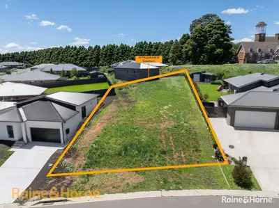 Build 2 x 4 Bedroom Townhouses on 702m2 Block in Goulburn