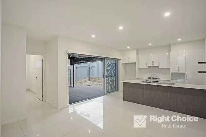 Three Bedroom Modern Property with Double Garage and Outdoor Entertaining