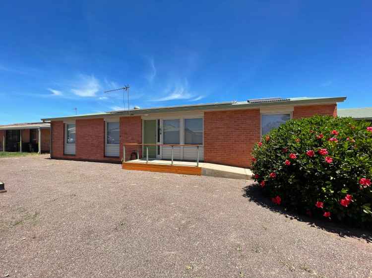 Updated unit in quiet Whyalla Norrie area