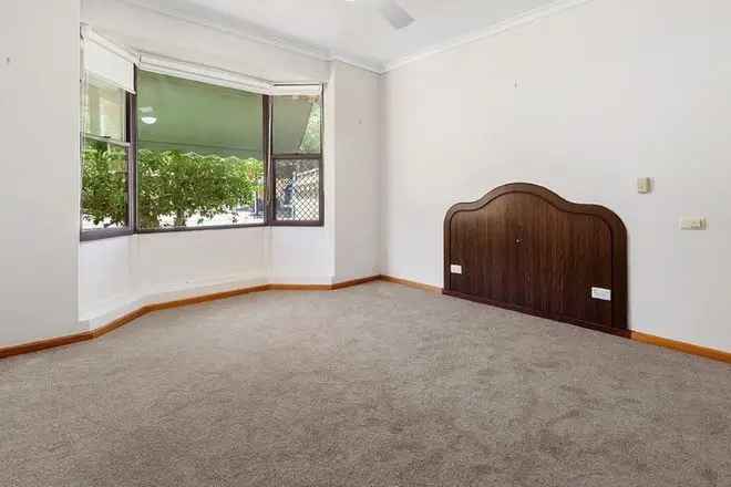 Spacious Two-Bedroom Homette in Glenelg