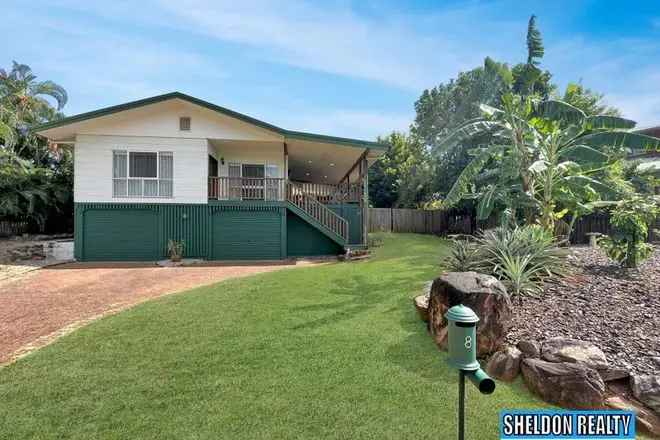 Charming 3-Bedroom Queenslander with Mountain Views and Pool