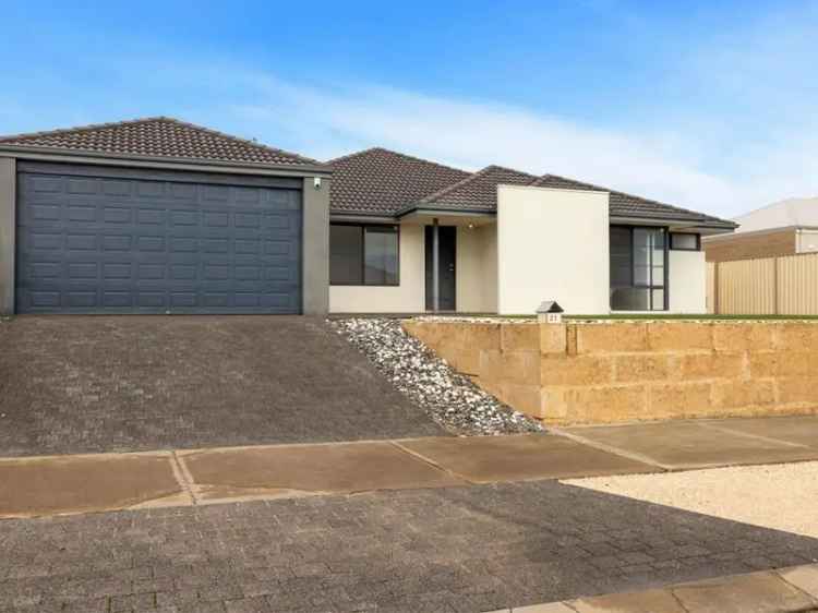 4 Bedroom Family Home in Singleton with Coastal Living