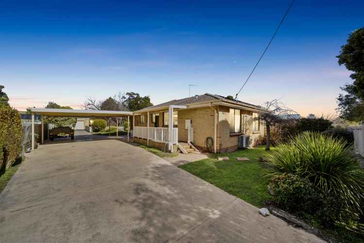 3 Bedroom Family Home in Queanbeyan with Studio and Large Block