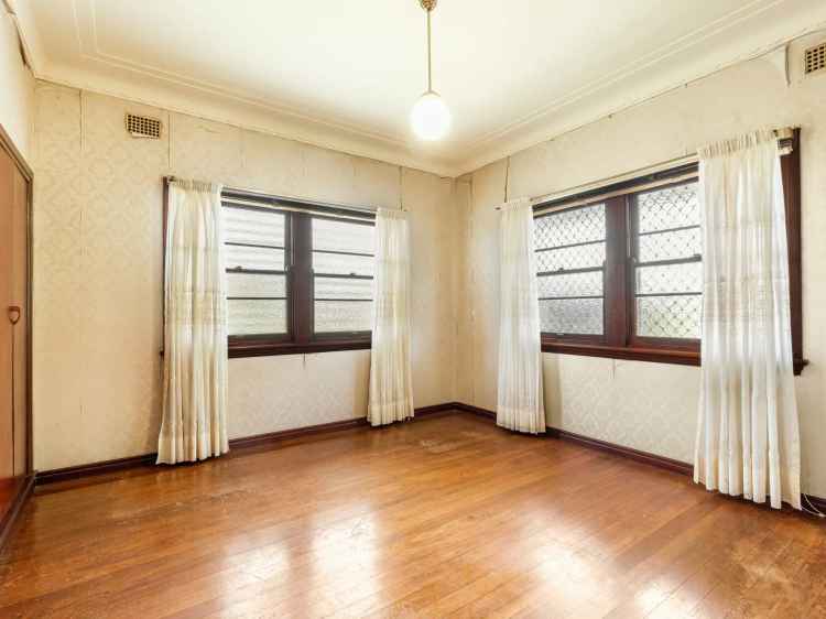 2 Bedroom Home with Large Backyard and City Views in East Lismore