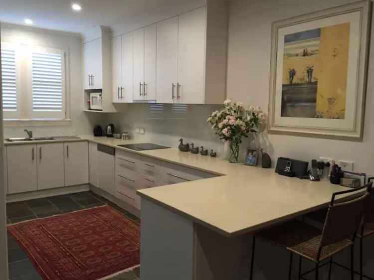 Gorgeous Central Weatherboard Cottage in Wagga Wagga