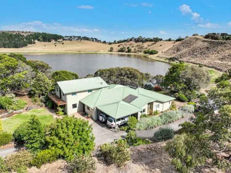 UNIQUE AND APPEALING RURAL LAKESIDE RETREAT