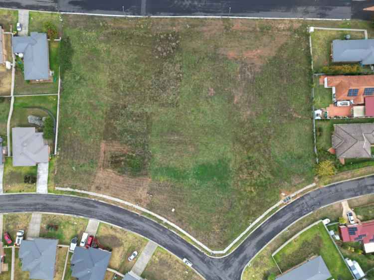 Prime Lot subdivided into 2 with building incentives of up to $30,000, plus the developer will pay land transfer stamp duty for purchaser.