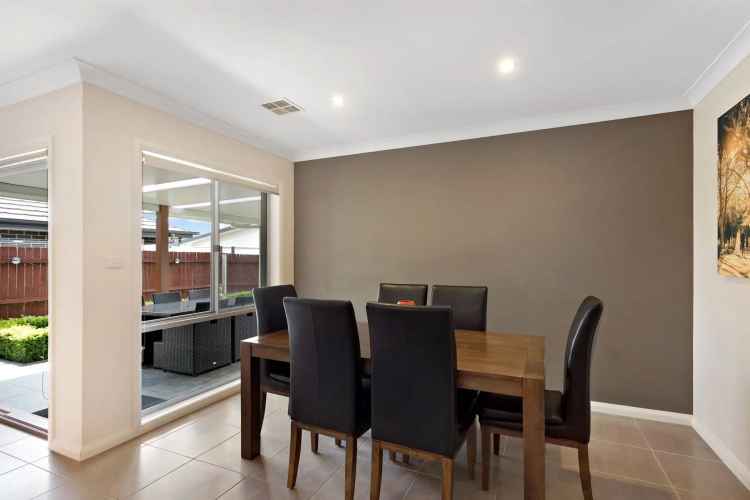 Beautifully Presented 4 Bedroom Family Home with Large Living Areas