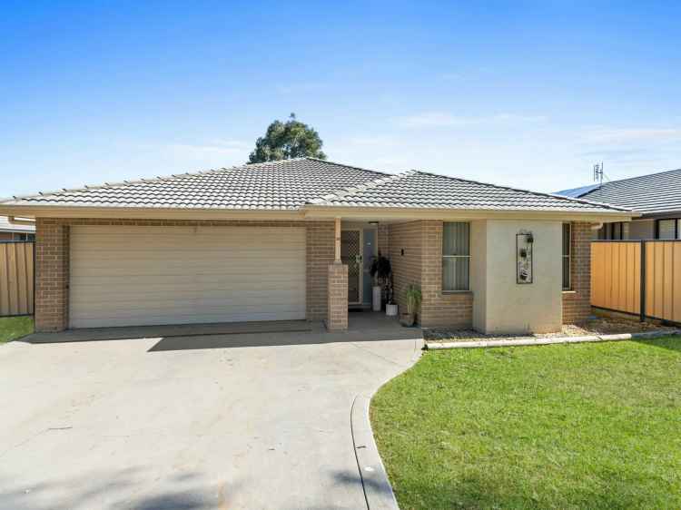 4 Bedroom Family Home in Vines Estate Cessnock