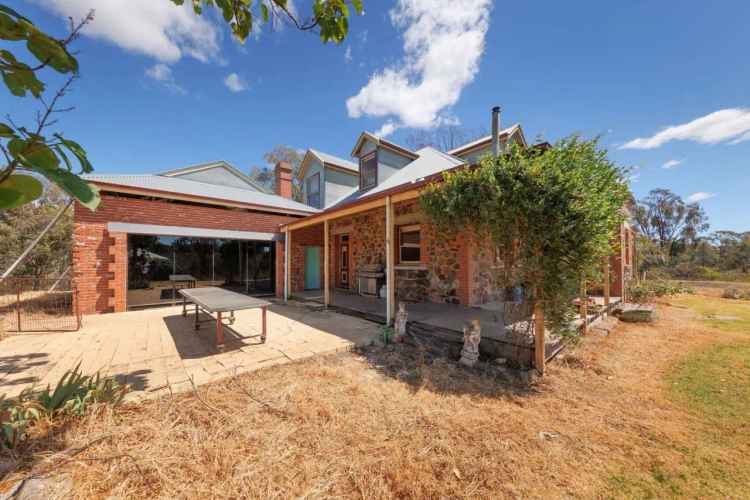 Acreage For Rent in Chiltern, Victoria