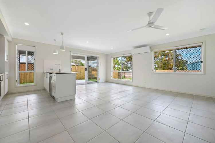 4 Bedroom Family Home in Rosewood - Spacious and Modern