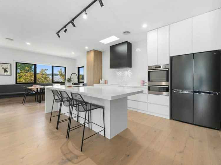 Contemporary Excellence in Sought-After Brown Hill Pocket