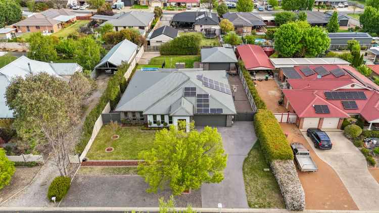 Spend Christmas in Style at 6 Eyre Street, Bungendore