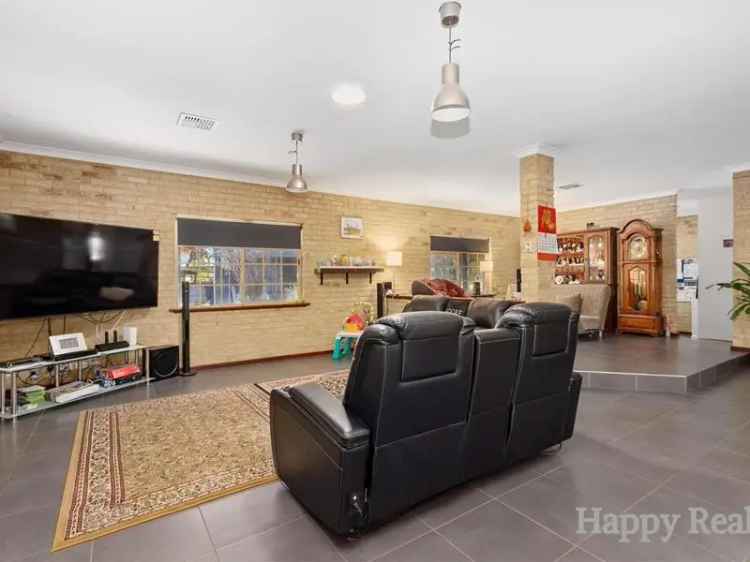 House For Sale in City of Canning, Western Australia