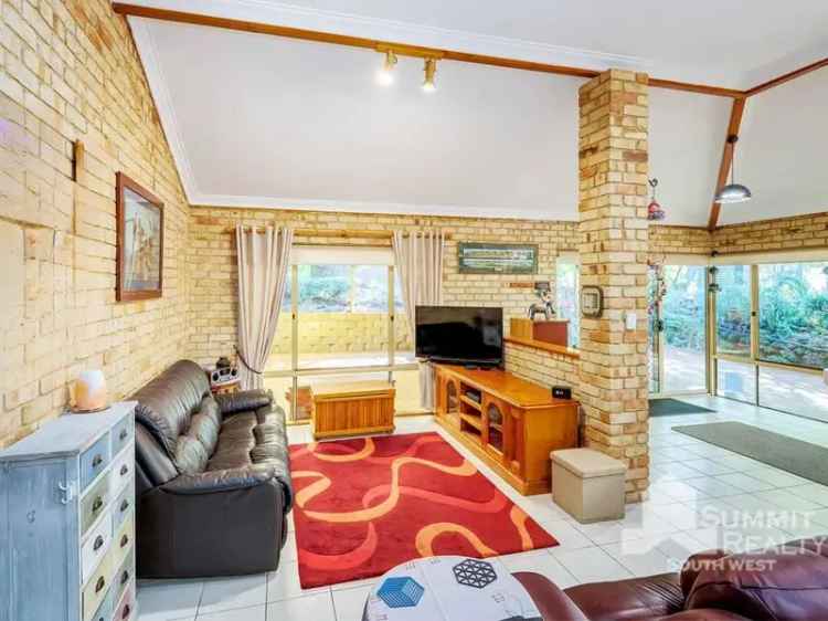 House For Sale in Shire Of Harvey, Western Australia