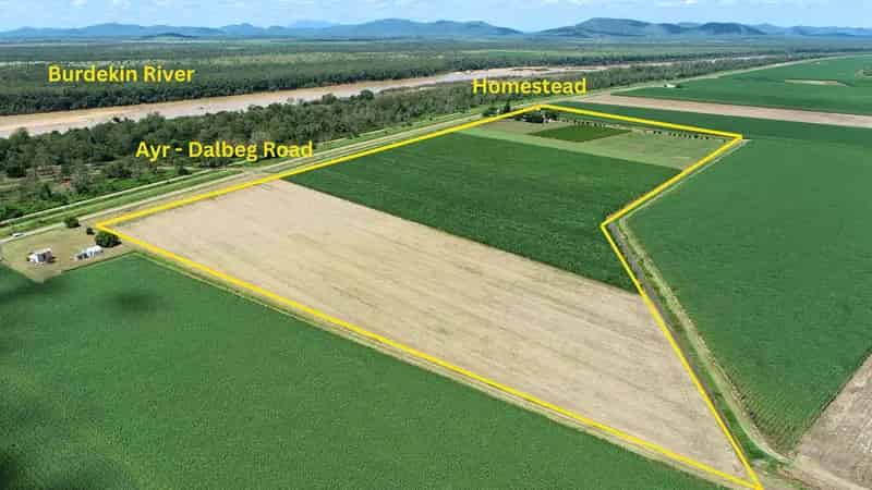 Mixed Farming and Grazing on the Burdekin River including Crops