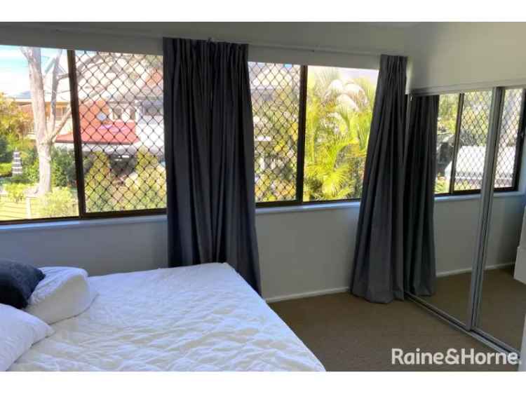 Fully Furnished Townhouse Near Darby Street Newcastle