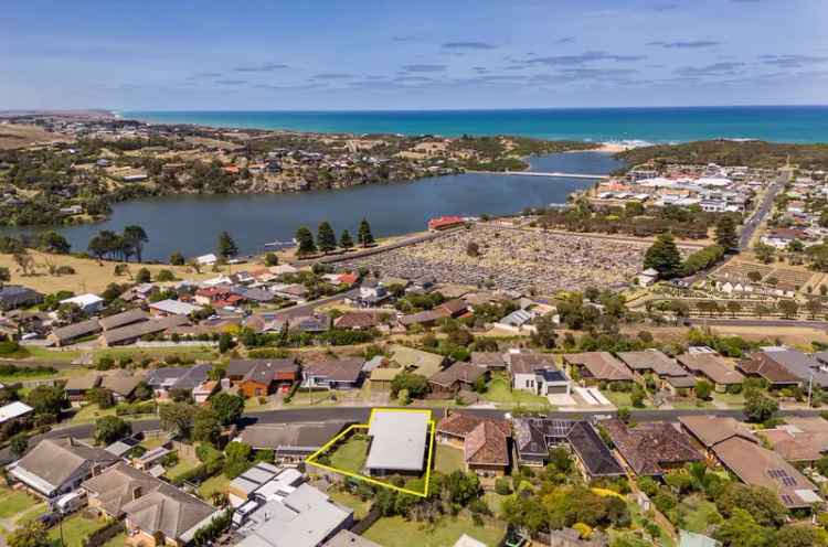 Buy house in Warrnambool with stunning river and ocean views