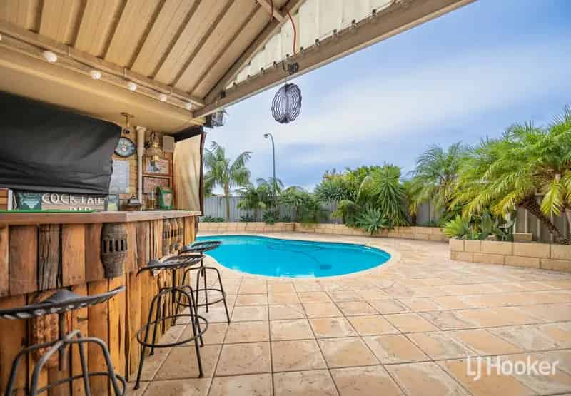 For Sale Large Family Home in Woodbridge Private Golf Estate Cooloongup