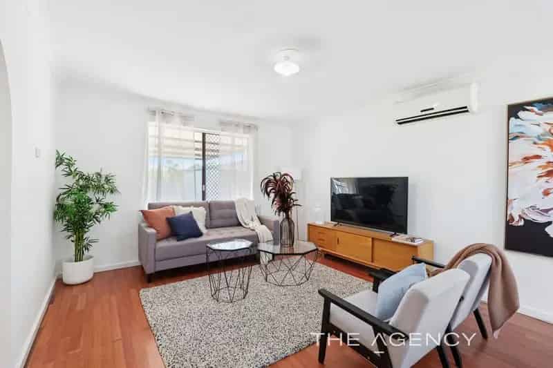 House For Sale - 21 Moir Place, Midvale WA 6056