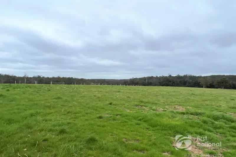 Buy rural property in Toorloo Arm with excellent farm features
