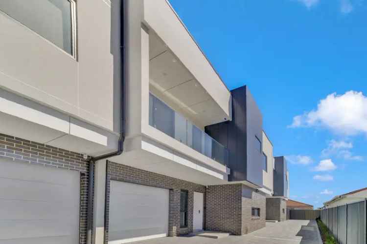 Stunning Architecturally Designed Townhouse Near Tuggerah Lake