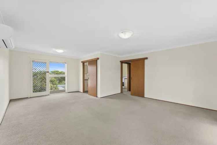 3 rooms house of 347 m² in Sydney