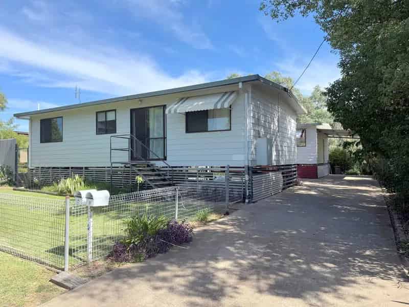 ATTENTION INVESTORS - DUAL INCOME IN NORTH MOREE