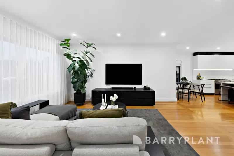 Rare Opportunity in Prime St Albans – Modern Family Living with Separate Studio
