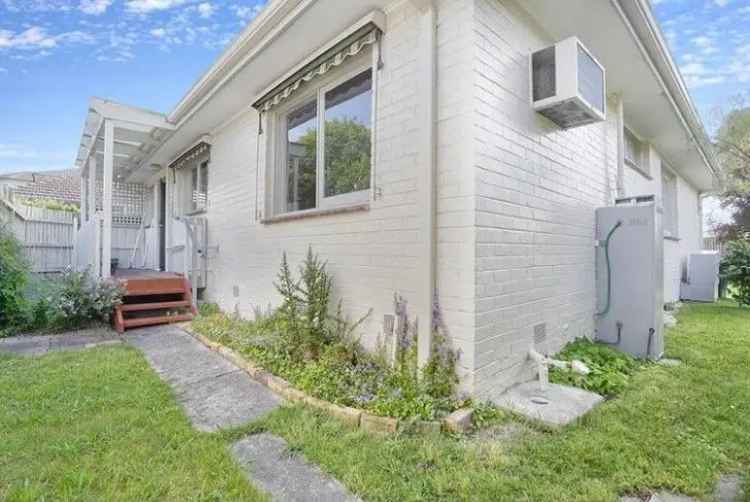 Beautiful 2-Bedroom Unit in the Center of Glen Waverley