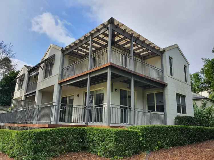 For Lease Three Bedroom House in Macquarie Links with Golf Course Views