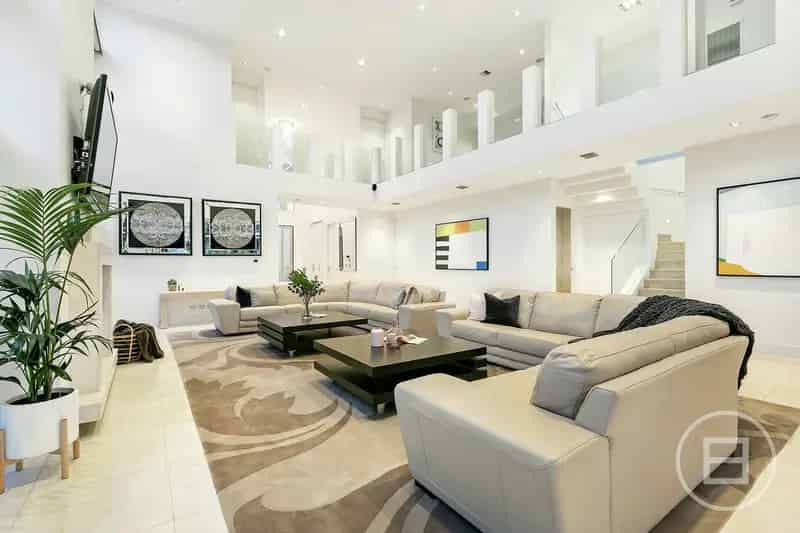 Buy luxury house in Melbourne with pool and cinema