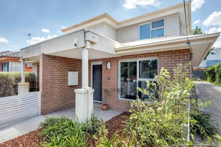 Westgarth 2-Bedroom Home Low Maintenance Street Frontage No OC