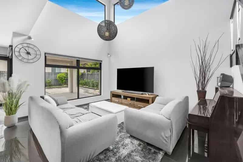 Lease Family Home with Theatre and Modern Kitchen in Forde