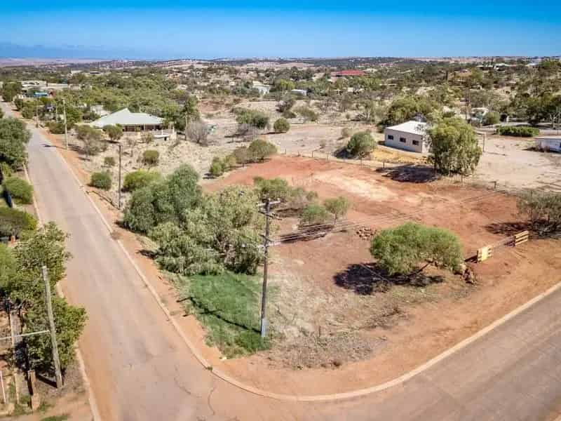 Buy Town Block in Northampton with 4810 sqm Size and Amenities