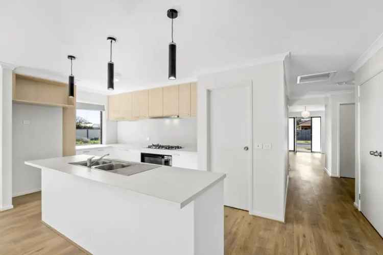 3 Bedroom Townhouse Melbourne Spacious Modern Family Home