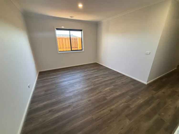 Rent 4 Bedroom Family Home in Tarneit with Modern Features