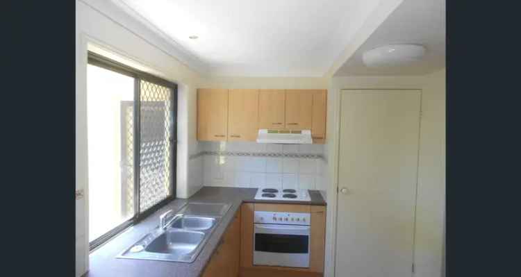 Spacious 3-Bedroom Townhouse in Yeerongpilly