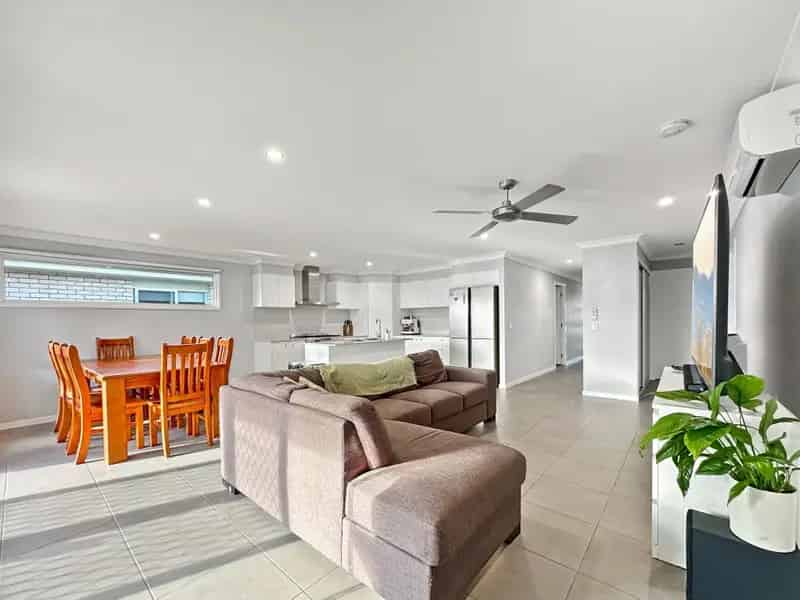 Contemporary Family Living in Thriving Palmview